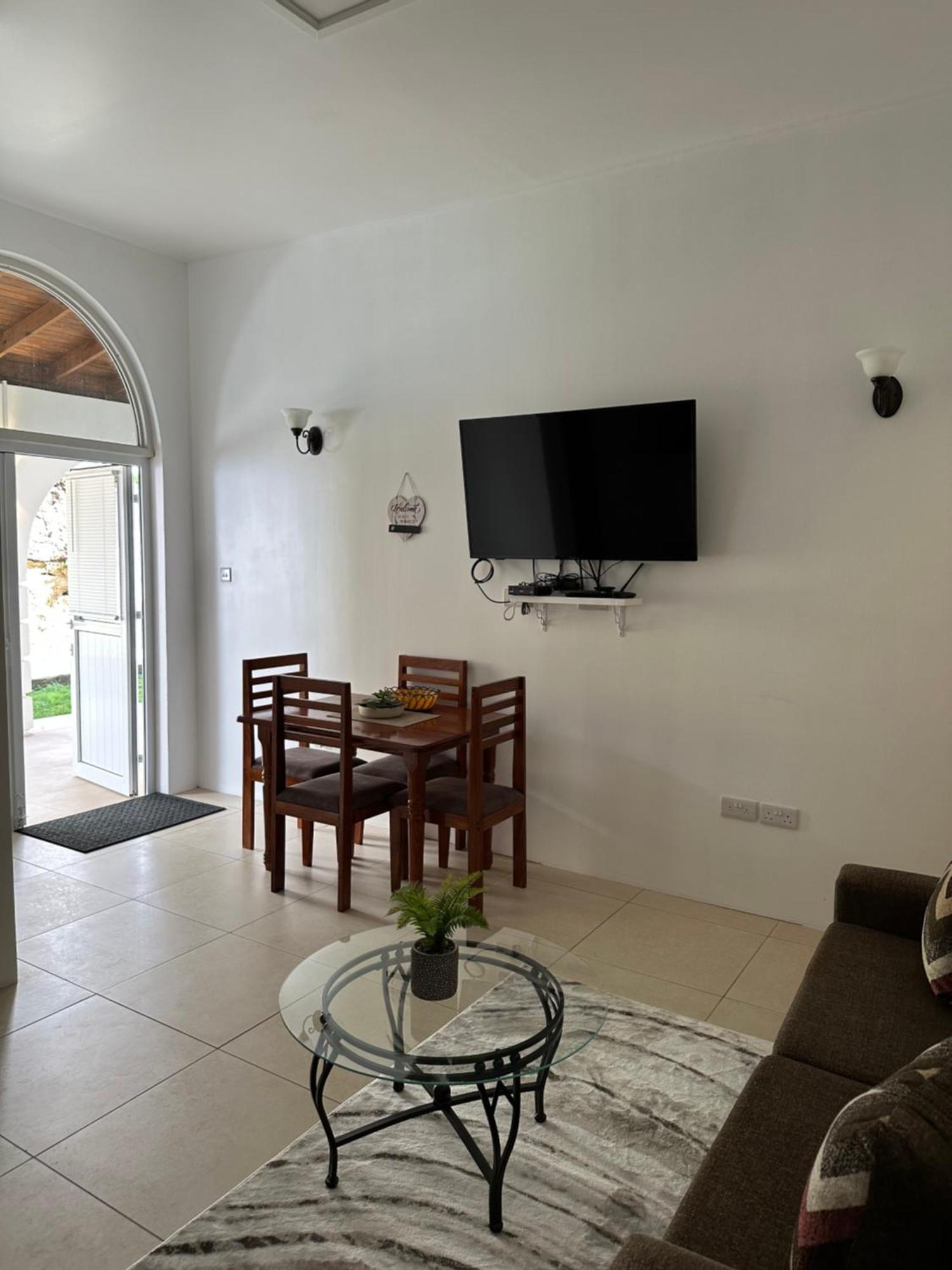 Eldorado Guesthouse & Car Rental 로조 외부 사진