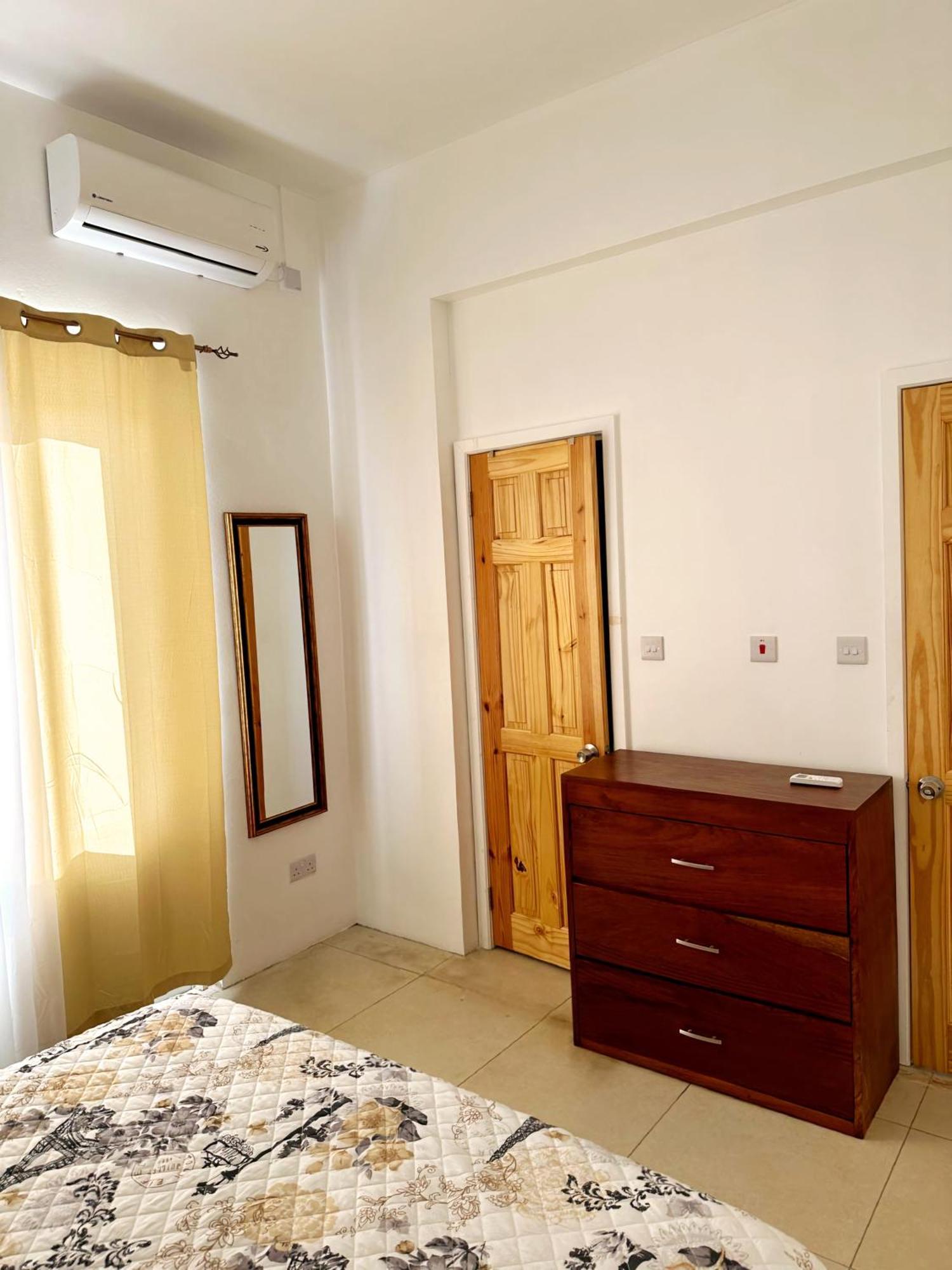 Eldorado Guesthouse & Car Rental 로조 객실 사진